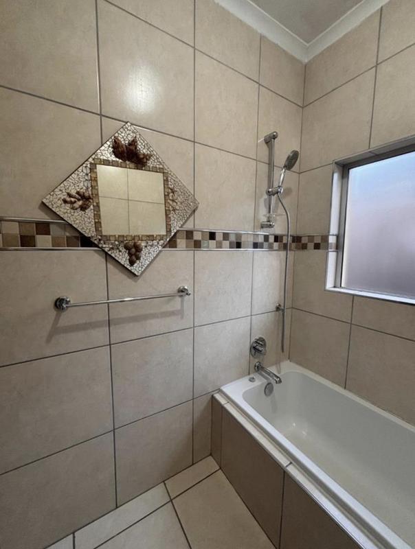 To Let 5 Bedroom Property for Rent in Claremont Western Cape